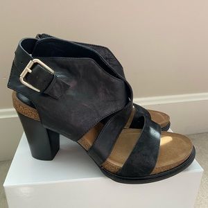 Söfft Black Leather Strappy Sandals